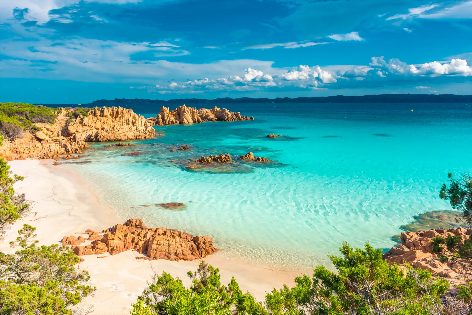 Erstaunlicher rosa Sandstrand auf der Insel Budelli, Maddalena Archipel, Sardinien