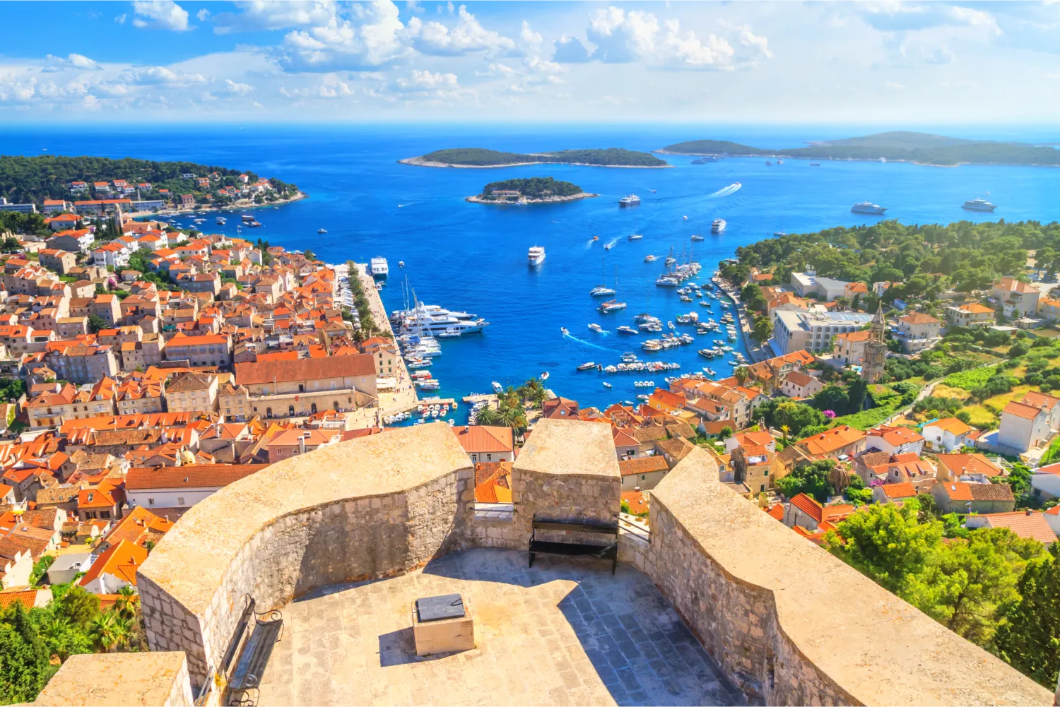 hafen und marina von hvar image