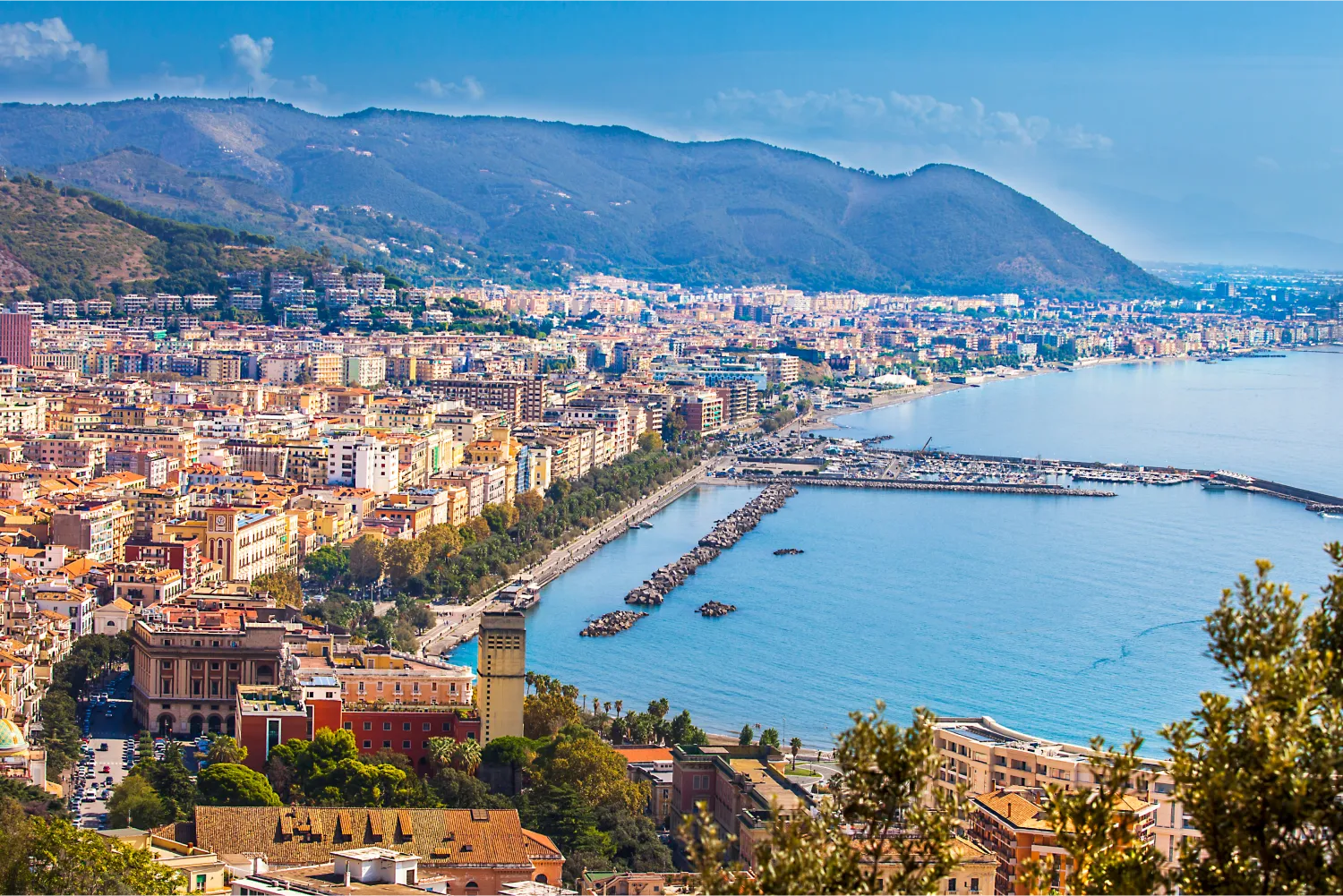 Blick auf Salerno und den Golf von Salerno