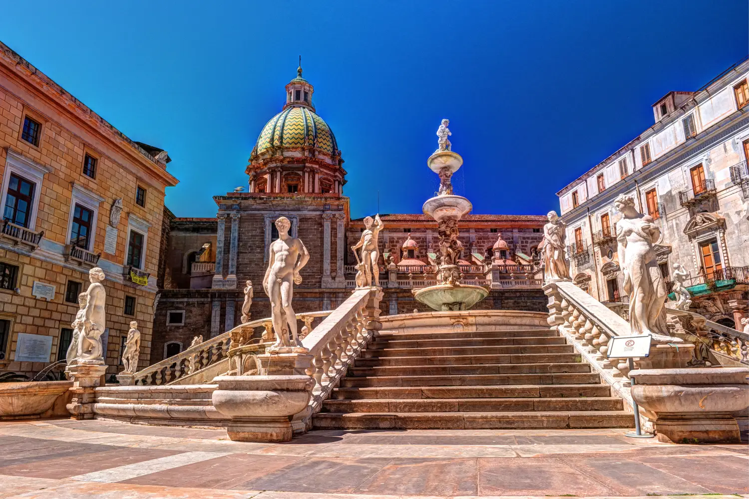 Brunnen der Schande auf der barocken Piazza Pretoria in Palermo, Sizilien