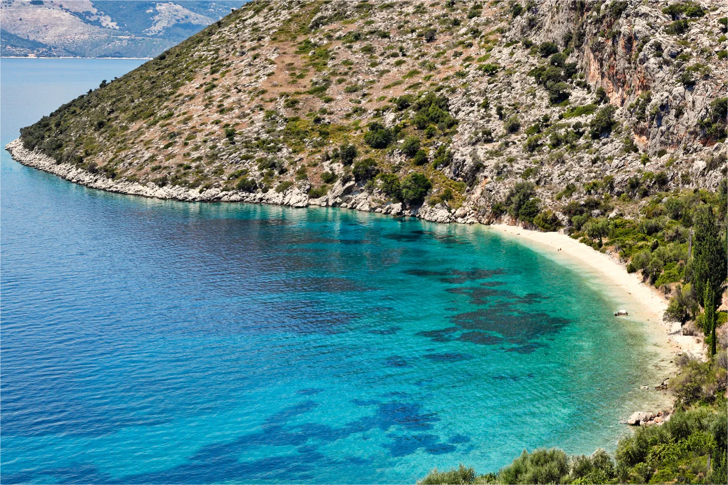 Blick auf den Strand von Pisaetos in Ithaka