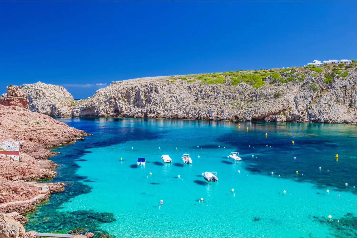 türkisfarbenes wasser in der spanischen bucht image