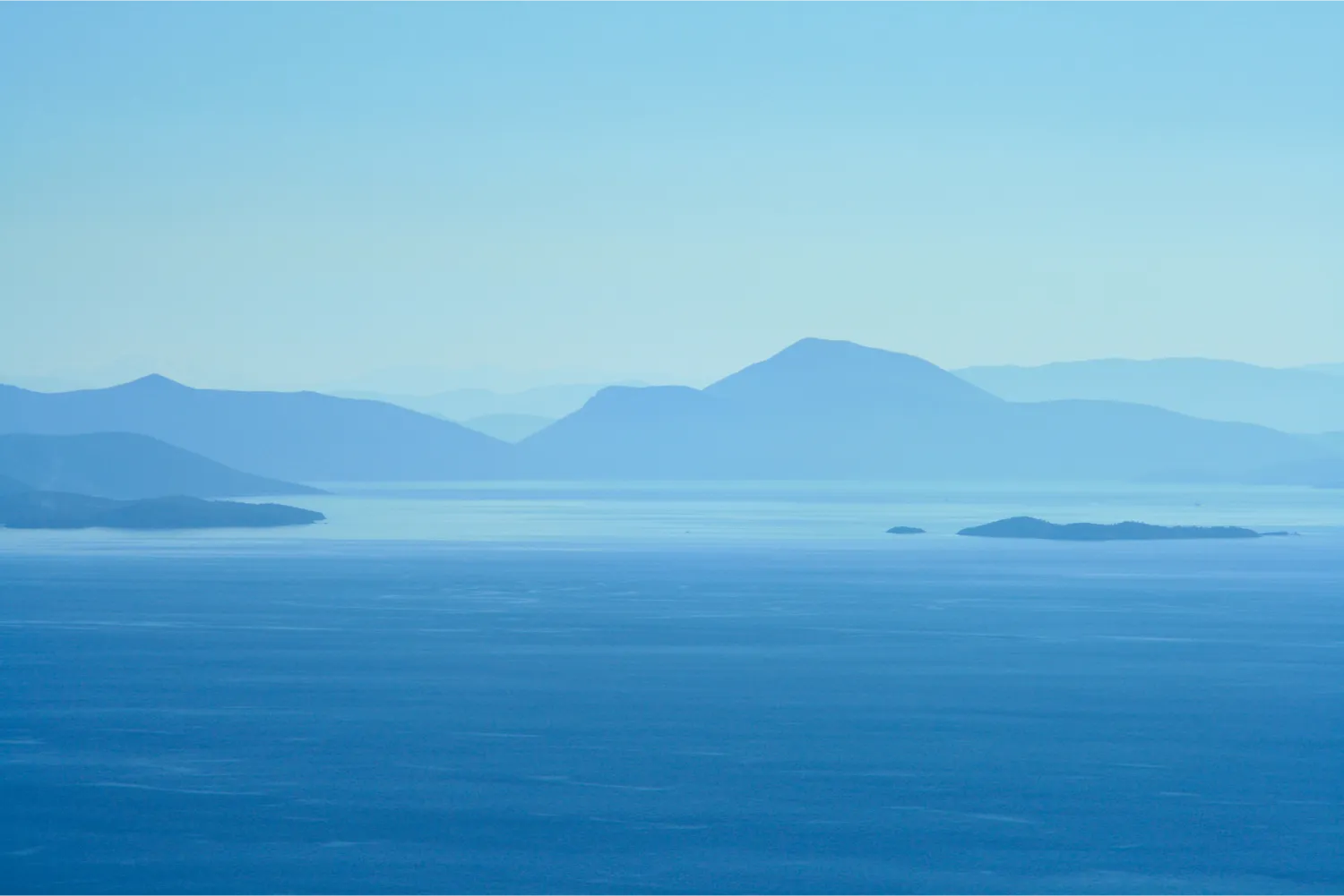 Blick vom Hafen von Agios Konstantinos