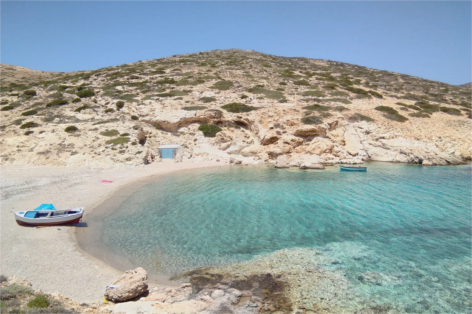 Blick auf die Kalotaritissa-Bucht in Donousa