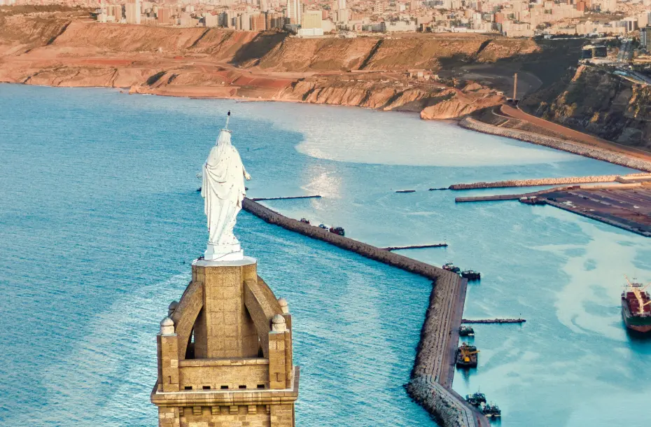 Blick auf den Hafen von Oran in Algier
