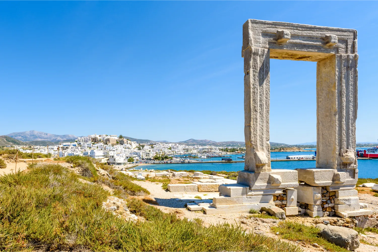 Die berühmte Portara des antiken Tempels von Delian Apollo in Naxos
