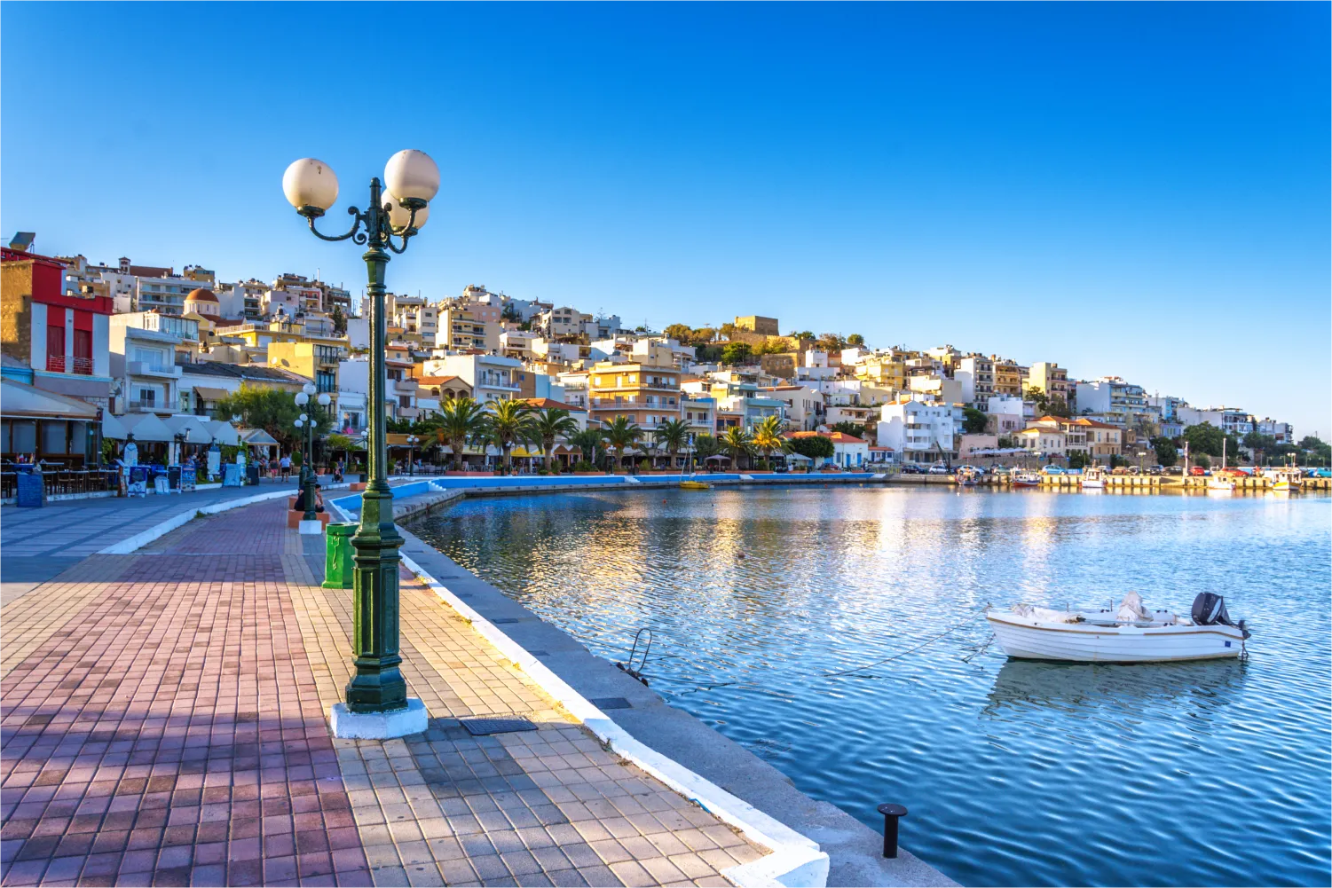 Der malerische Hafen von Sitia, Kreta