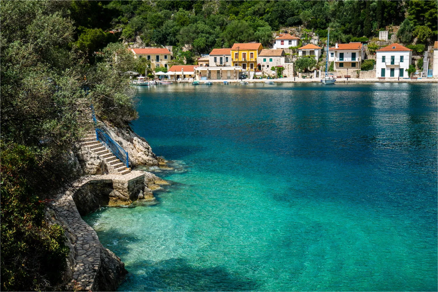 Blick auf das Dorf Kioni in Ithaka